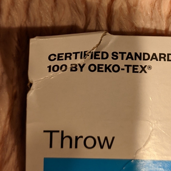 Room essentials soft pink throw NWT - Picture 3 of 5